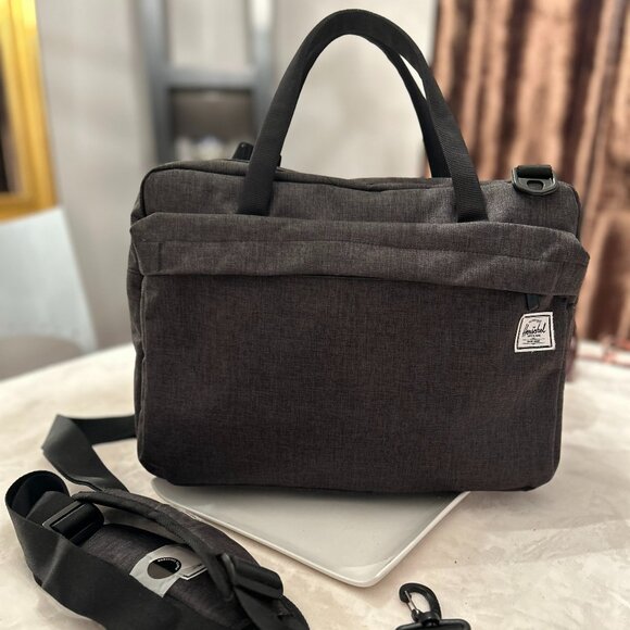 Herschel Crosshatch Messenger Bag - Picture 2 of 9